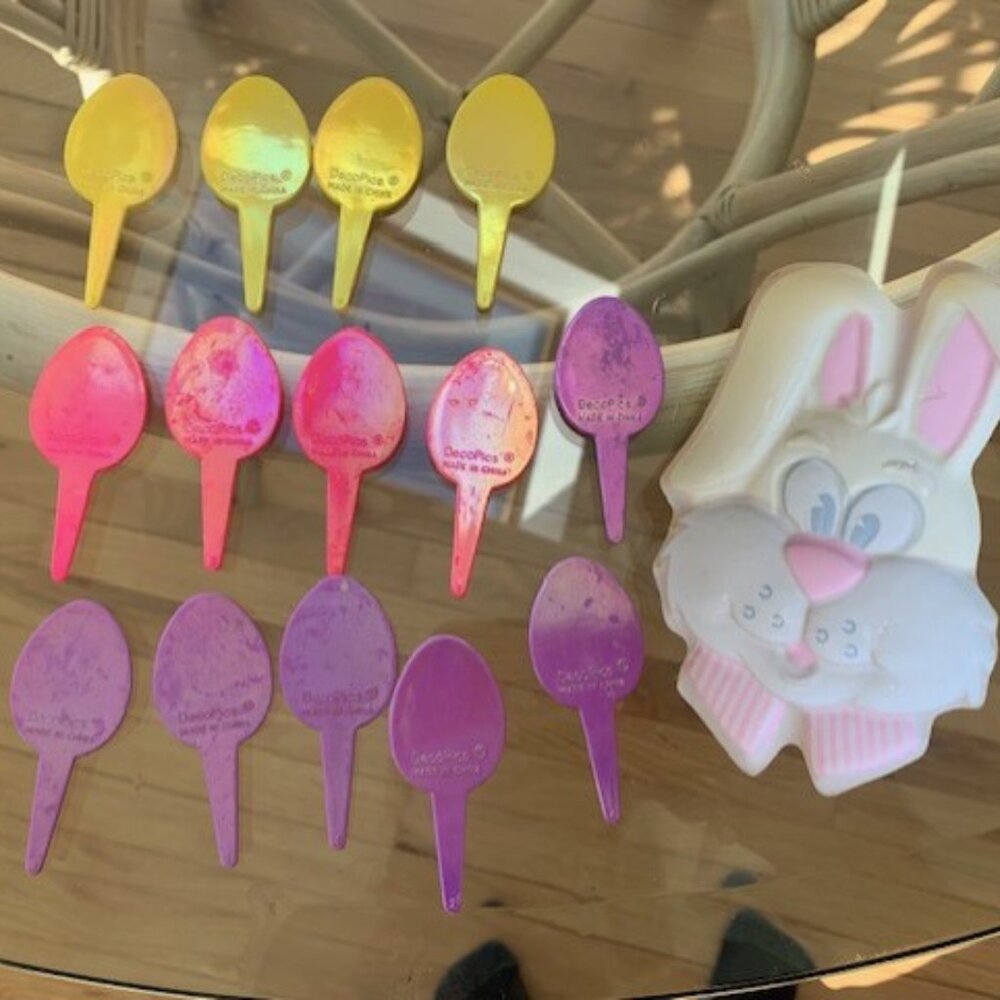 Easter Cupcake Pics and Cake Rabbit Face - Picture 2 of 2